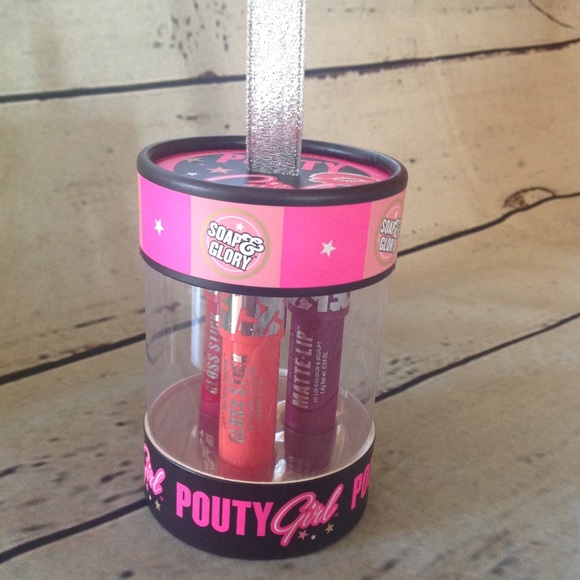 New Soap & Glory Pouty Girl Gift Set - Picture 2 of 3